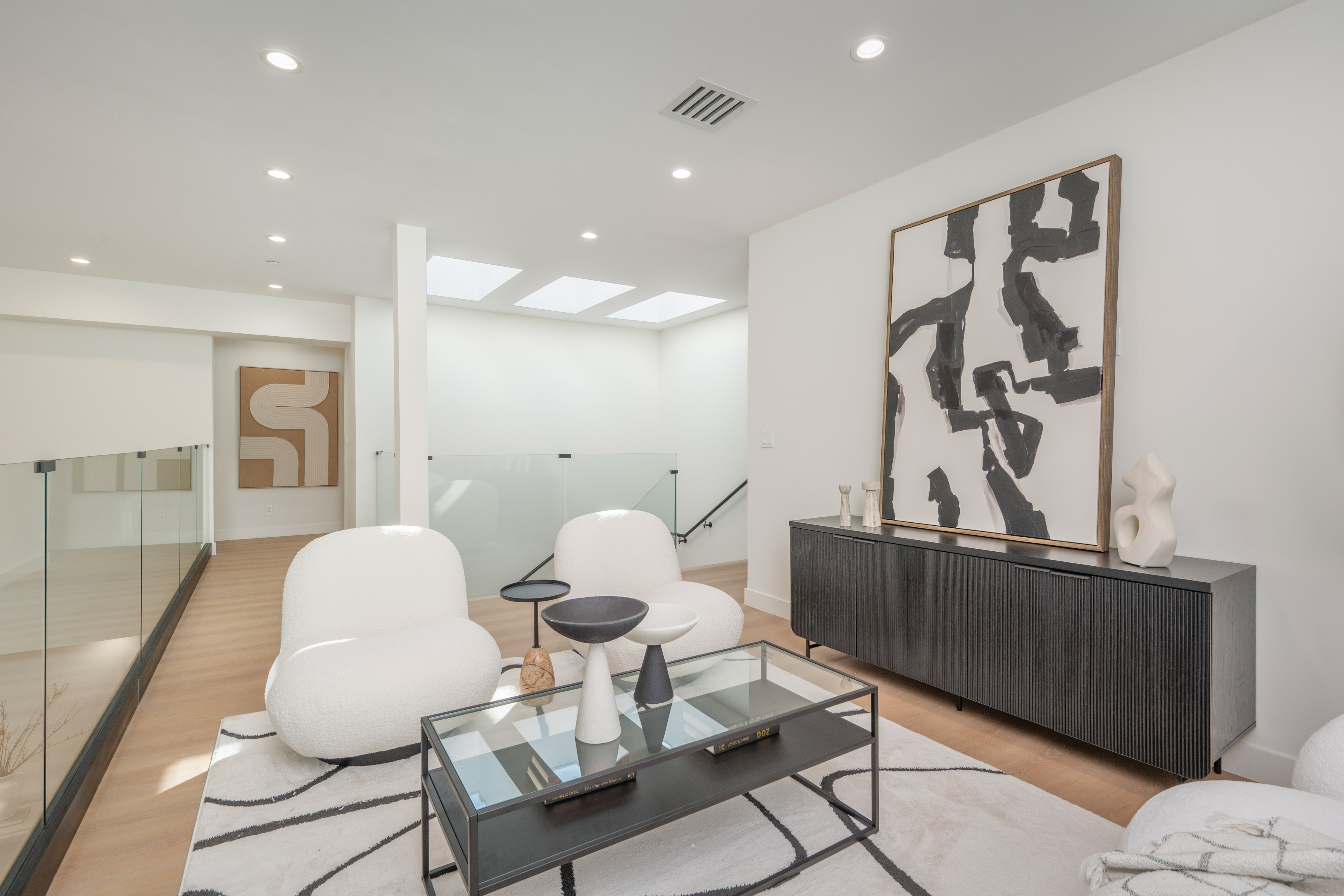 North Hollywood - Image 7